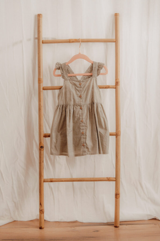 kundenkleiderschrank, kleid in gruen fuer kinder