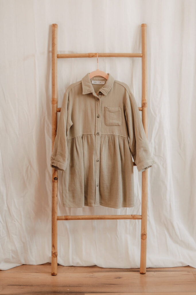 kundenkleiderschrank, kleid in gruen fuer kinder