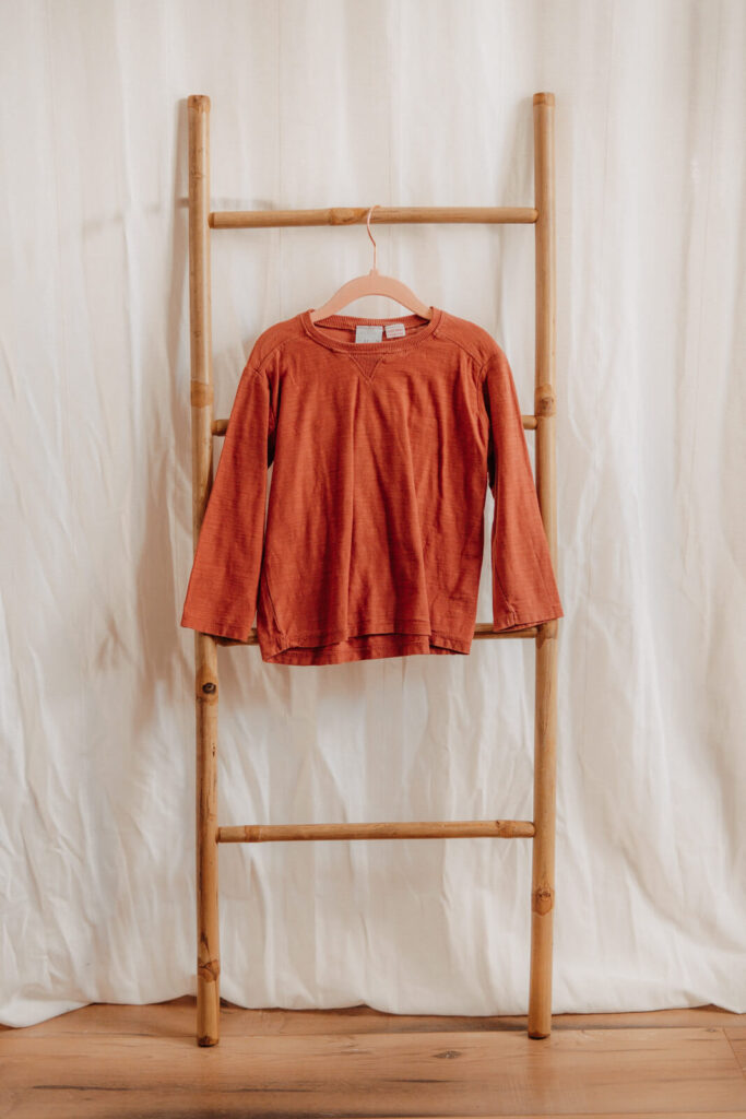 kundenkleiderschrank, oberteil shirt in rot fuer kinder