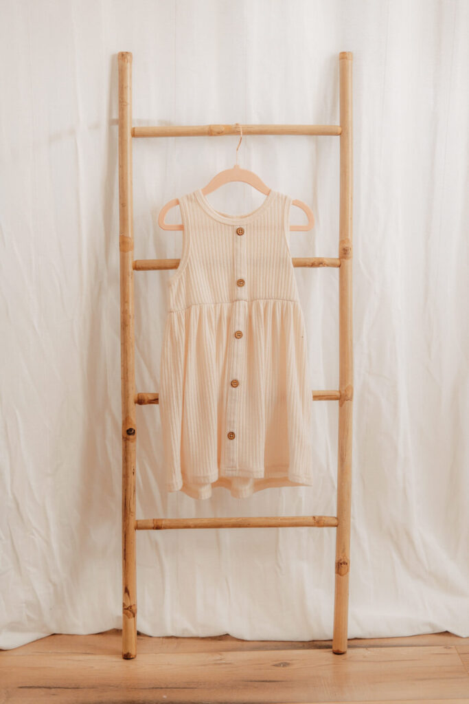 kundenkleiderschrank, kleid in creme weiß fuer kinder