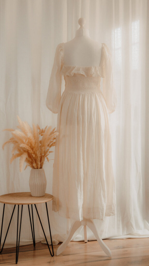 kundenkleiderschrank, boho kleid in weiss fuer frauen, rueckansicht